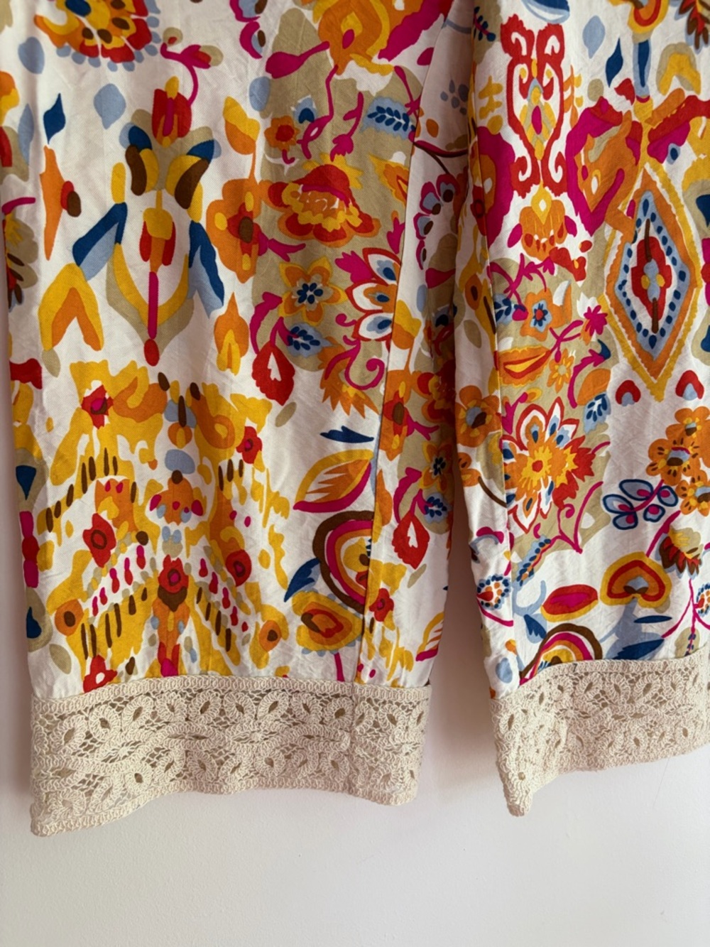 Rachel Zoe Wide Leg Colorful Print Crochet Lace Cuff Cropped Pants Size M - Picture 3 of 7